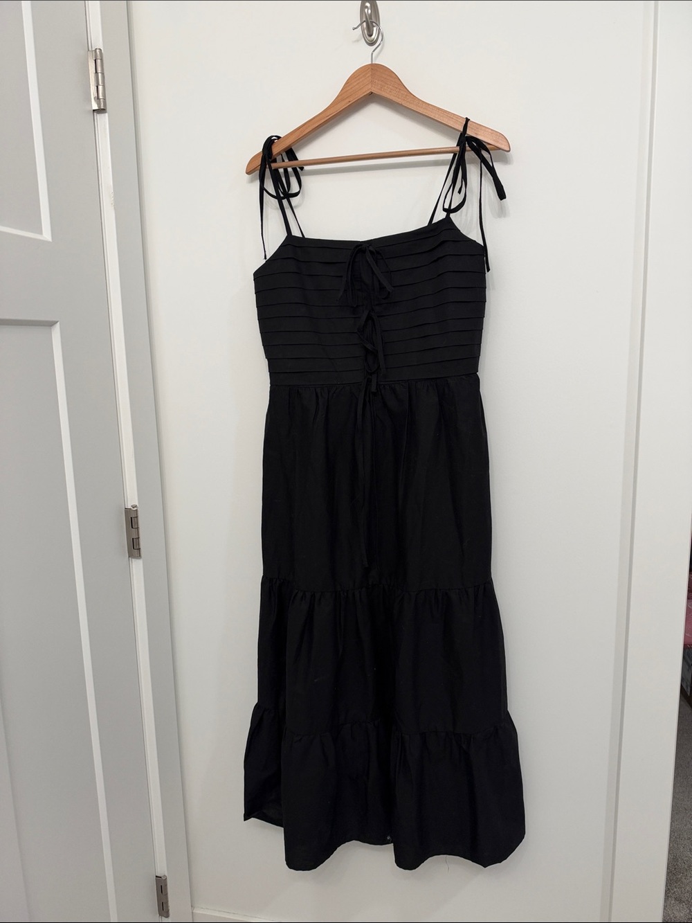 Francesca's Collections Black Tiered Tie-Shoulder Midi Dress